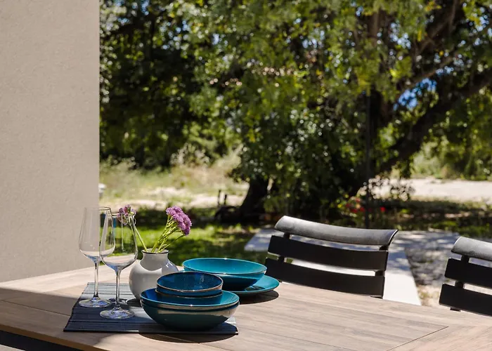 Rodi Studios Aparthotel Karavados